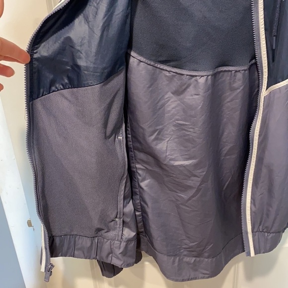 Nike Lightweight Rain Windbreaker Jacket EUC - Picture 10 of 16